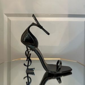 Selling because I never wear and would like to buy something else with the money